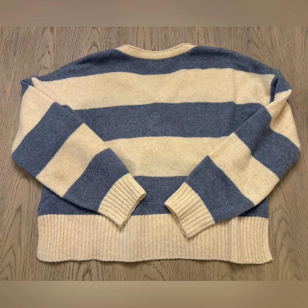 Mi Ami For Francesca’s Blue & Cream Cropped Sweater Size M - Picture 2 of 6
